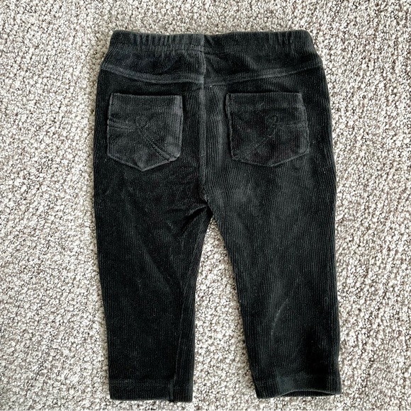 Bundle of 2 | Gymboree + Children’s Place | “Bee Happy” Onesie with Velour Pants - Picture 3 of 9